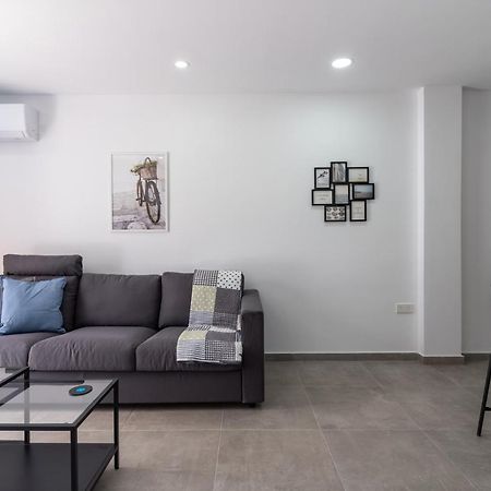 Odyssey - Captivating 2-Bedroom Retreat In לרנקה מראה חיצוני תמונה