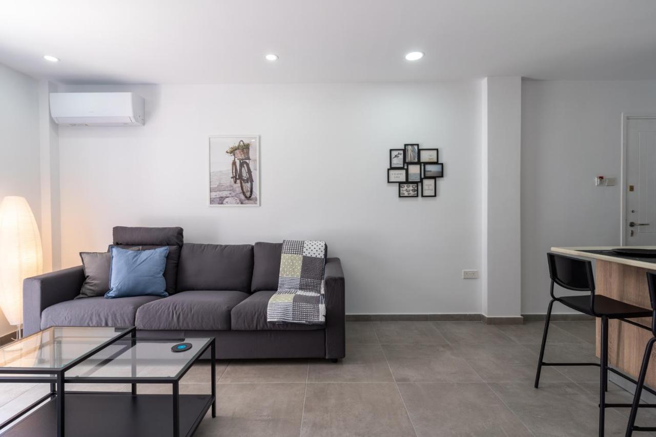 Odyssey - Captivating 2-Bedroom Retreat In לרנקה מראה חיצוני תמונה